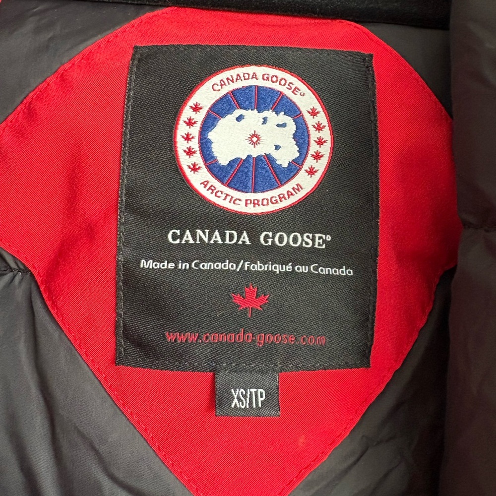 Canada Goose Women’s Chilliwack Bomber - Red - Picture 12 of 17
